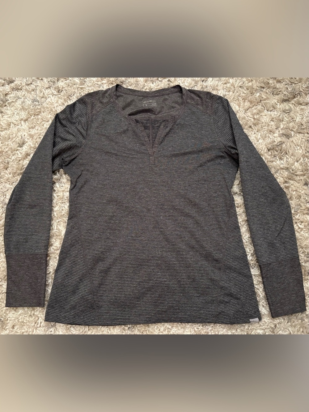Eddie Bauer Long Sleeve V-Neck Performance Top in Gray | Size M